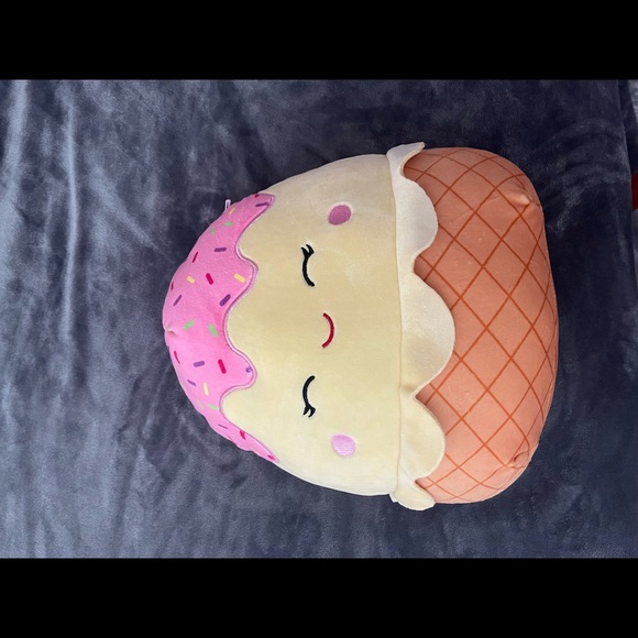 Shannon ice cream squishmallow - Picture 2 of 6